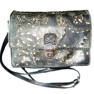 Patricia Nash Black Leather Laser Cut  Metallic Crossbody Bag Clutxh